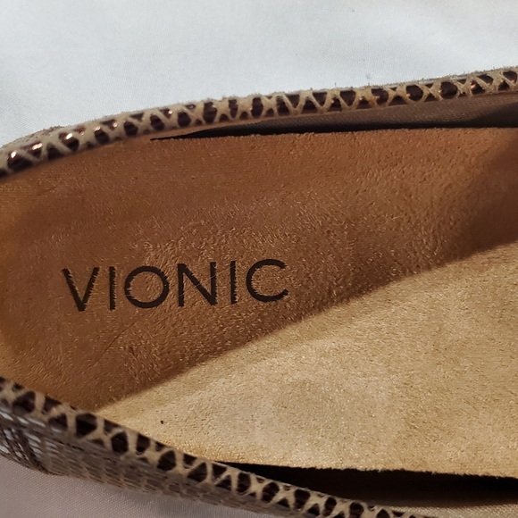 Vionic Women's Bronze Snake Print Leather Loafers. Sz 8.5 - Picture 2 of 6